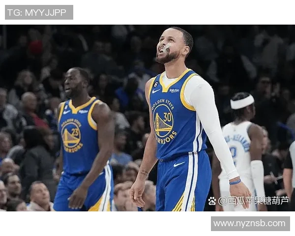 勇士与雷霆第四场激战回顾关键时刻的精彩瞬间与战术分析